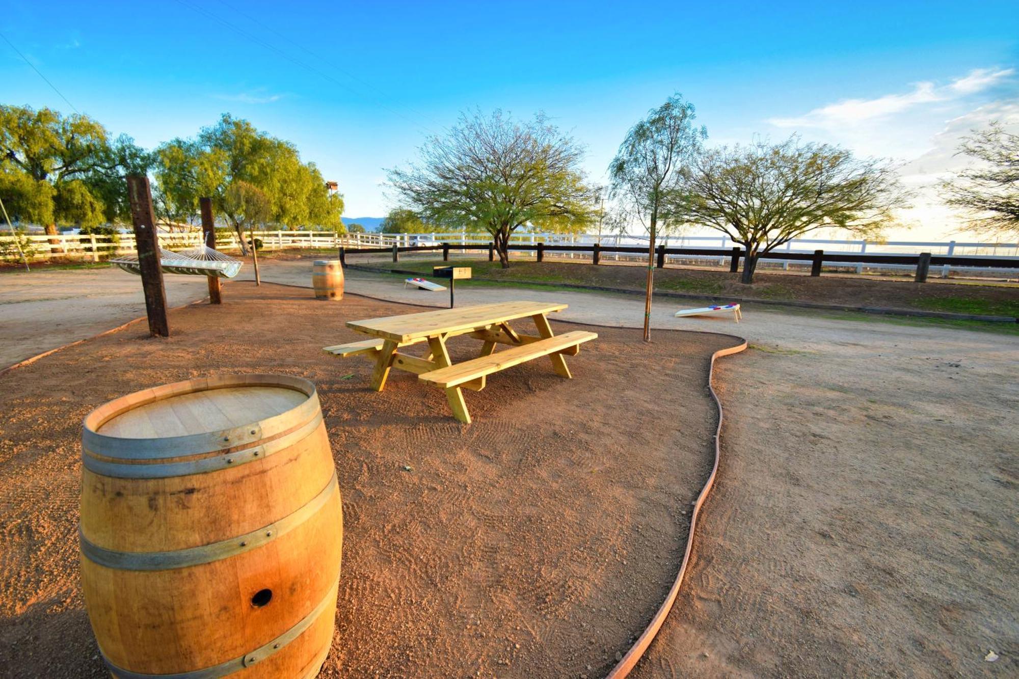 فندق Peppertree Lane Ranch -- Seven-Acre Ranch In The Heart Of Wine Country تيميكولا، ريفيرسيدي، كاليفورنيا المظهر الخارجي الصورة