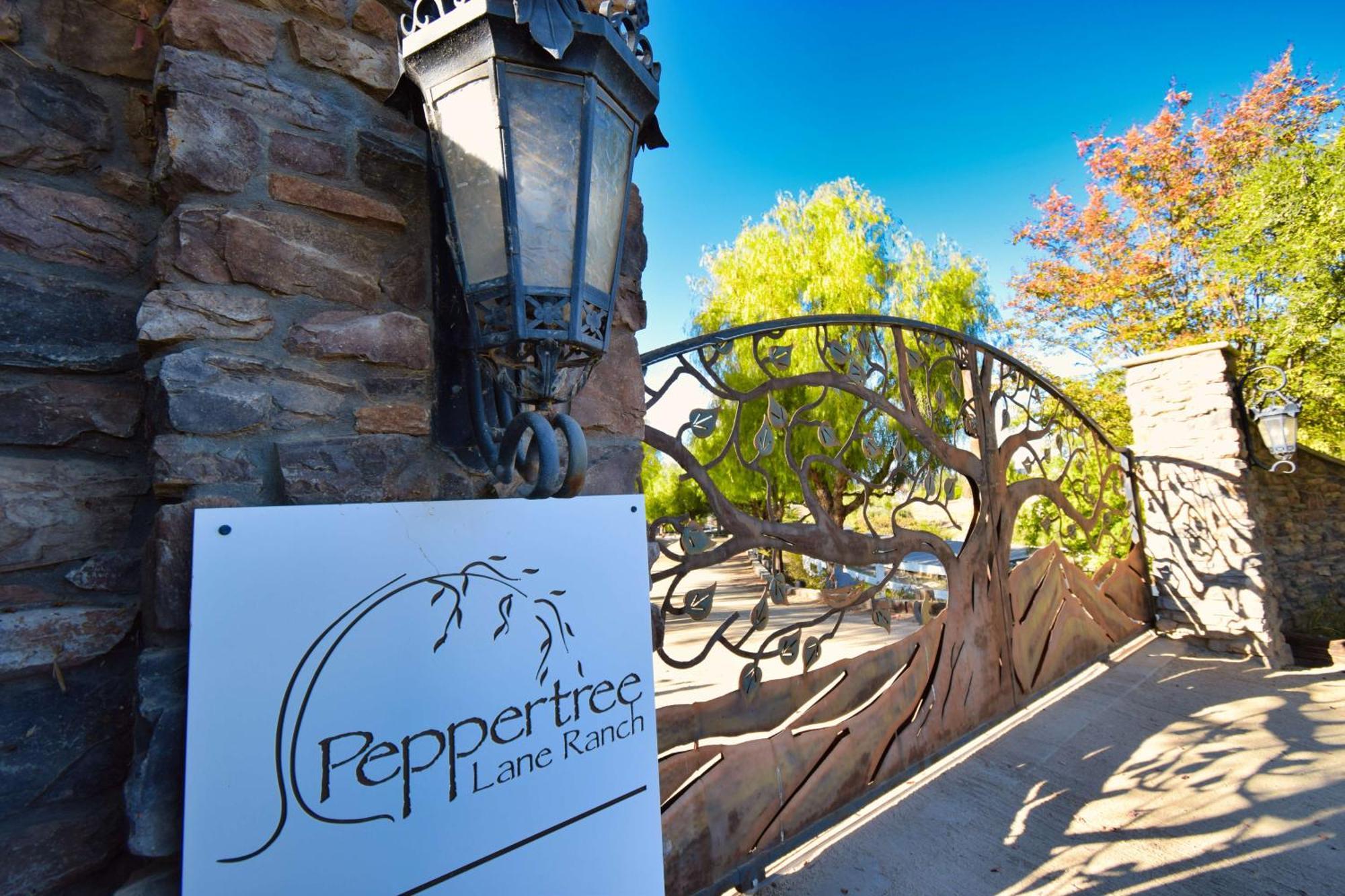 فندق Peppertree Lane Ranch -- Seven-Acre Ranch In The Heart Of Wine Country تيميكولا، ريفيرسيدي، كاليفورنيا المظهر الخارجي الصورة