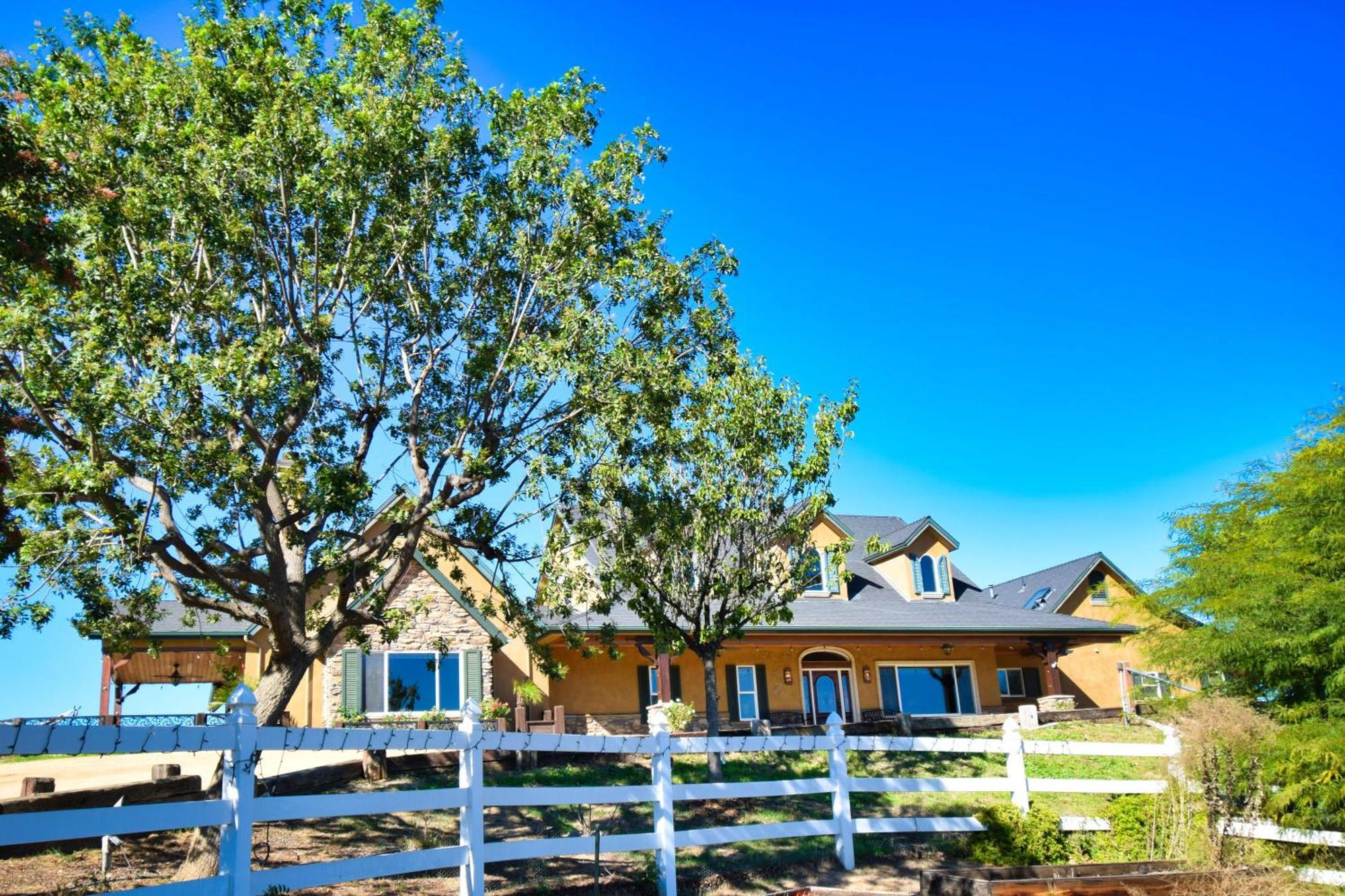 فندق Peppertree Lane Ranch -- Seven-Acre Ranch In The Heart Of Wine Country تيميكولا، ريفيرسيدي، كاليفورنيا المظهر الخارجي الصورة