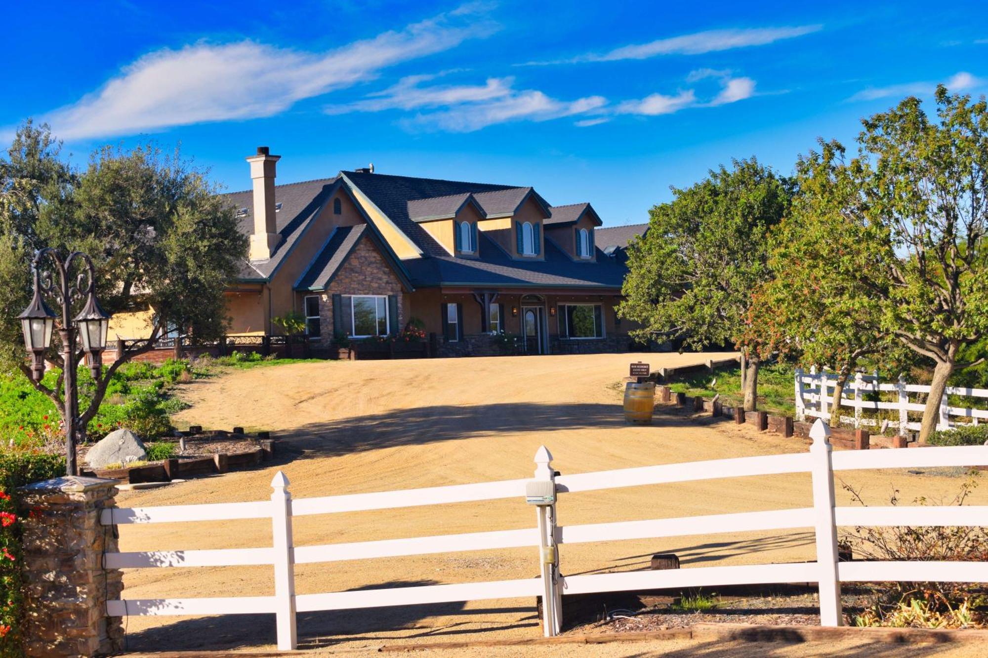 فندق Peppertree Lane Ranch -- Seven-Acre Ranch In The Heart Of Wine Country تيميكولا، ريفيرسيدي، كاليفورنيا المظهر الخارجي الصورة