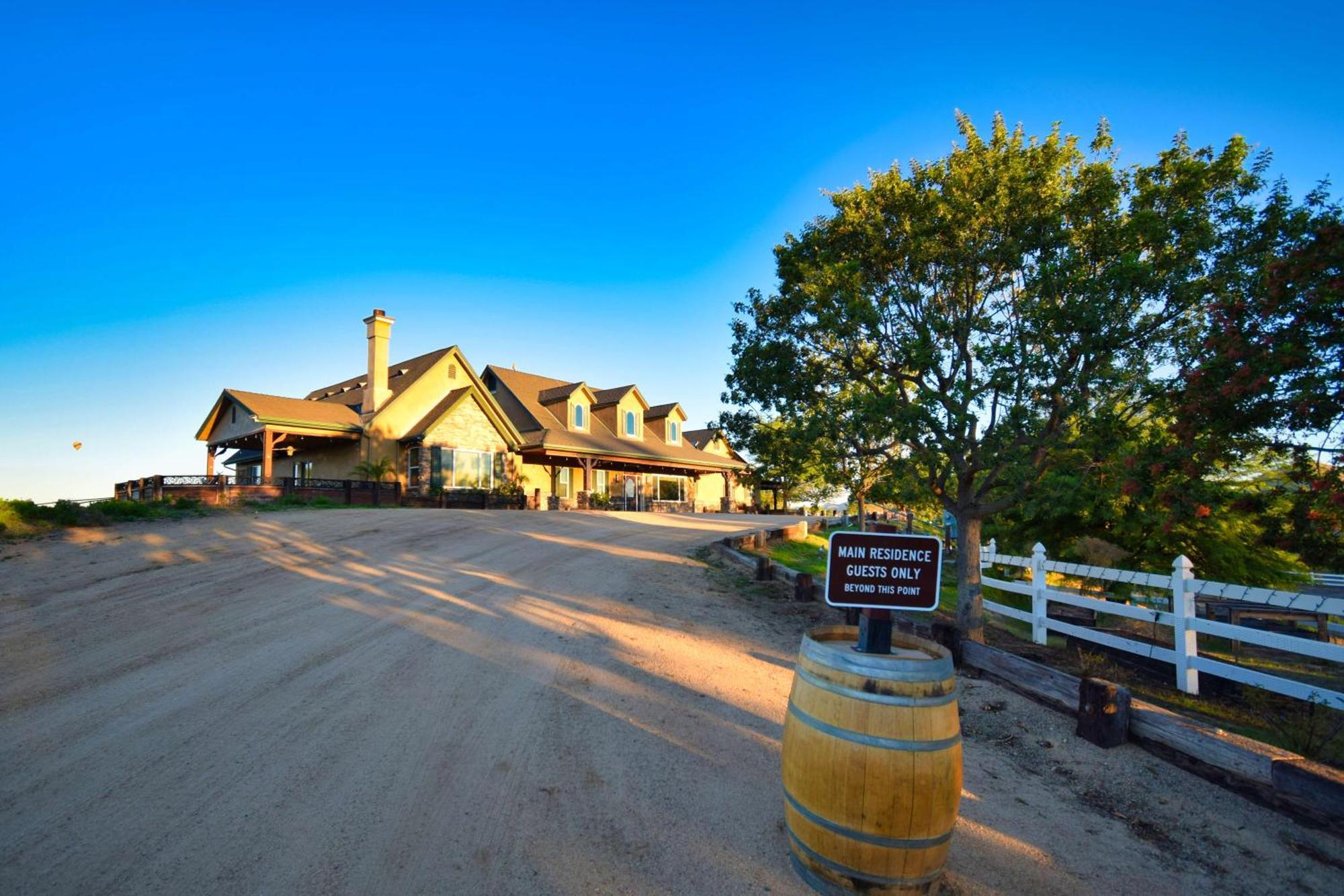 فندق Peppertree Lane Ranch -- Seven-Acre Ranch In The Heart Of Wine Country تيميكولا، ريفيرسيدي، كاليفورنيا المظهر الخارجي الصورة